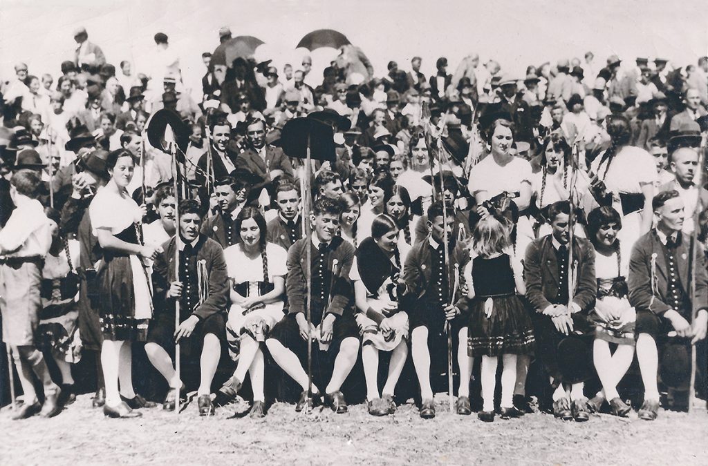 Schäfertanzgruppe um 1950