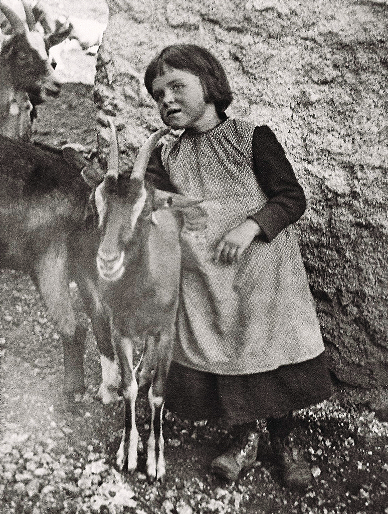Mädchen mit Ziegen um 1915
