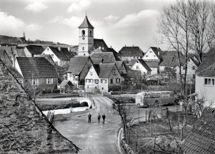 Glemsbrücke und Kirche