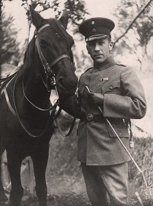 Oberleutnant mit Pferd
