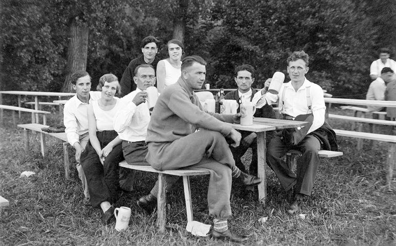Biergarten um 1930