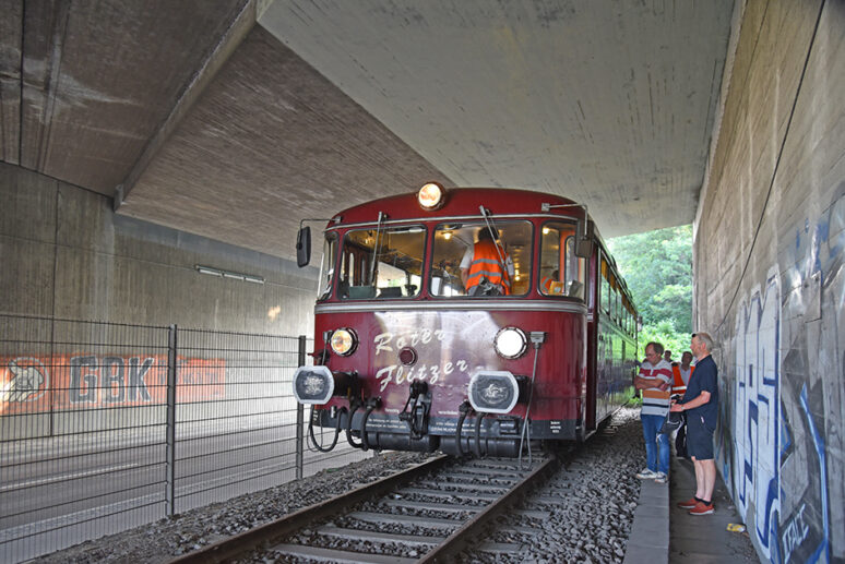 Schienenbus am Prellbock